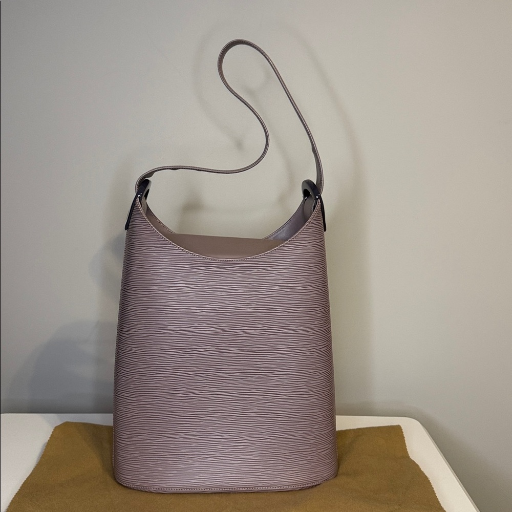 Louis Vuitton Verseau EPI